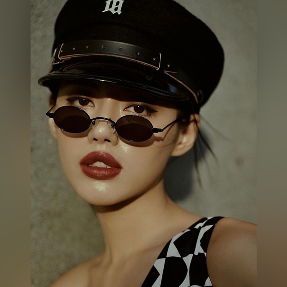 NWOT!
Roberi & Fraud
BLACK DORIS
Sunglasses | Eyeglasses | Eyewear main image 10